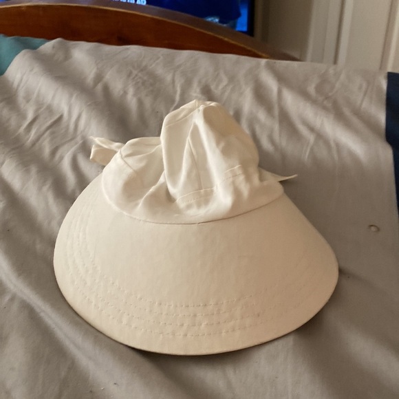 White material ponytail hat wide brim - Picture 8 of 8